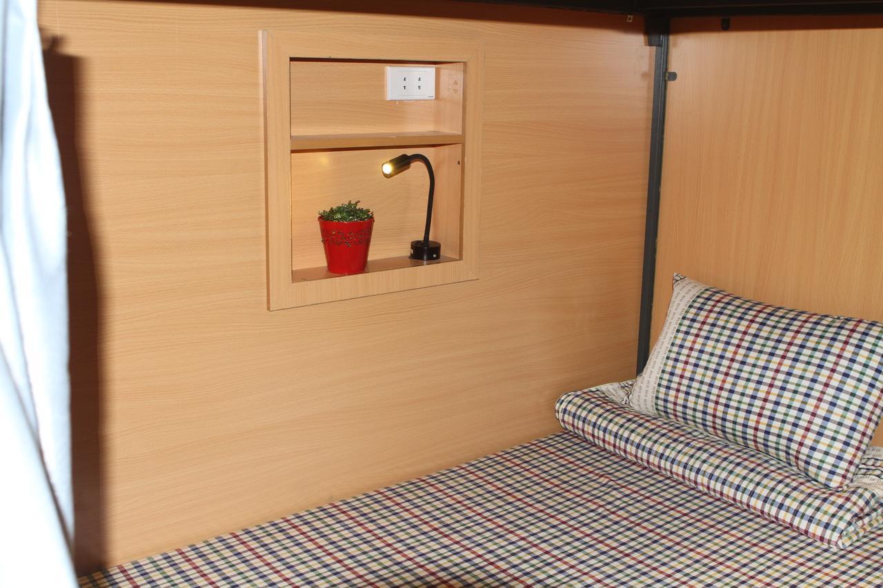 Golden Snake Hostel Ханой Екстер'єр фото